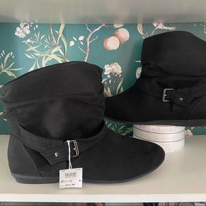 Lower East Side Black Boots Women’s Size 13 W Bootie Slip on